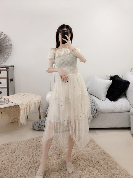 Modern női ruha csupasz váll és tüll három színben