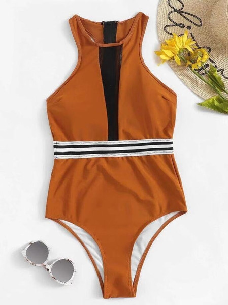 Costum de baie la modă în mai multe culori