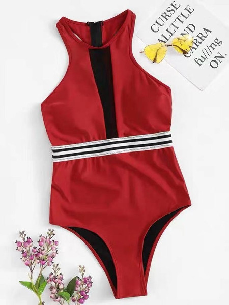 Costum de baie la modă în mai multe culori