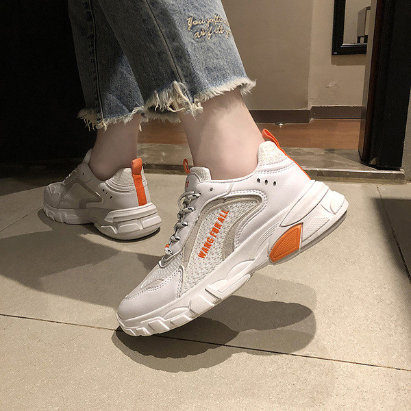 Női sportcipő vastag talppal, többféle színben