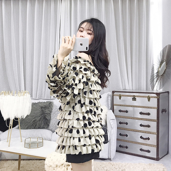 Μοντέρνα γυναικεία μπλούζα με μακριά φαρδιά μανίκια σε δύο χρώματα