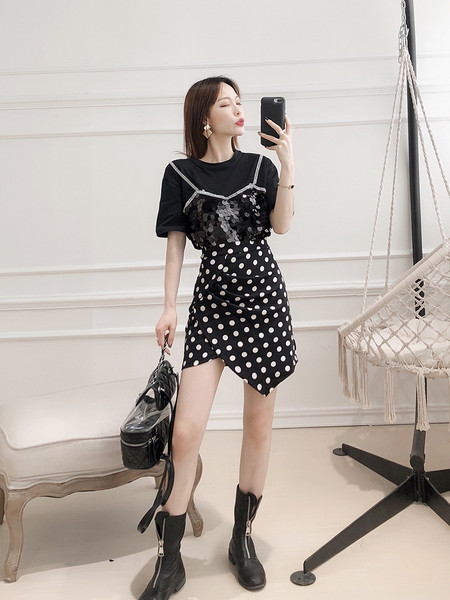 Modern női póló szett flitterekkel és szoknyával, két színben