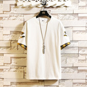 Modern férfi póló fekete-fehér színben, O-nyakkal