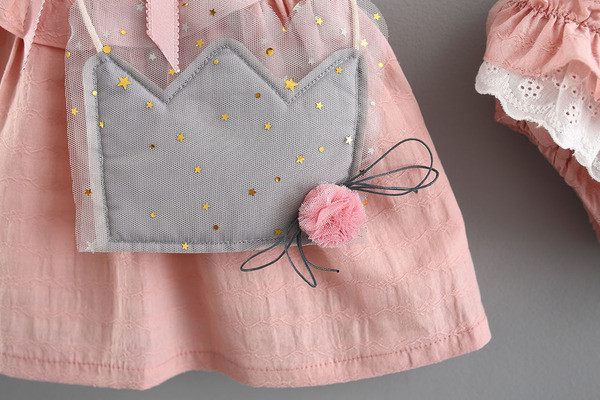 Stílusos gyerekruha fehér és rózsaszín színben lányoknak