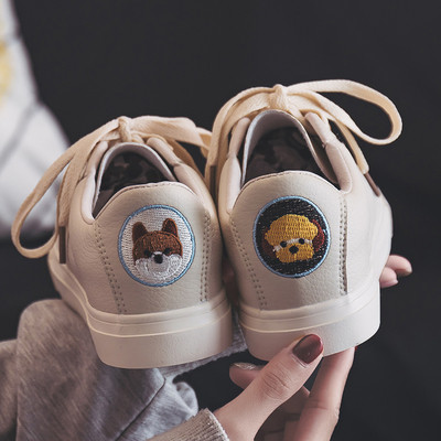 Μοντέρνα γυναικεία αθλητικά παπούτσια με διάφορες εφαρμογές σε διάφορα χρώματα