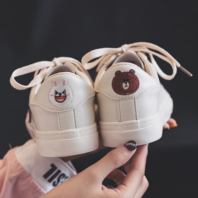 Μοντέρνα γυναικεία αθλητικά παπούτσια με διάφορες εφαρμογές σε διάφορα χρώματα