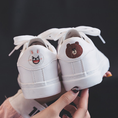 Μοντέρνα γυναικεία αθλητικά παπούτσια με διάφορες εφαρμογές σε διάφορα χρώματα