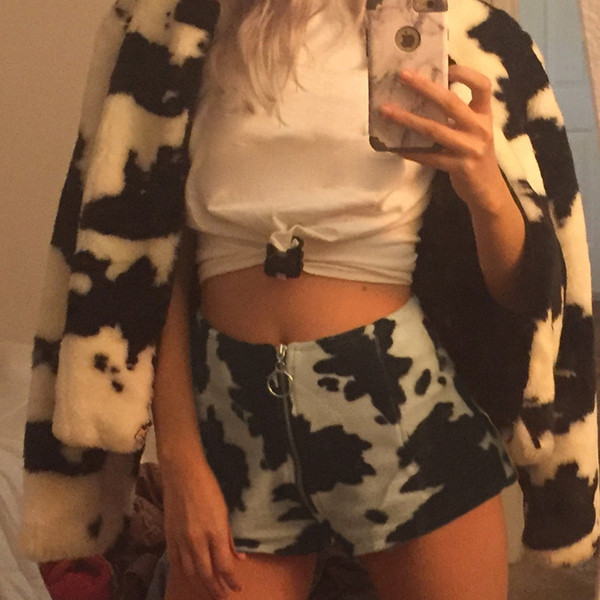 Fekete-fehér cipzáras női rövidnadrág