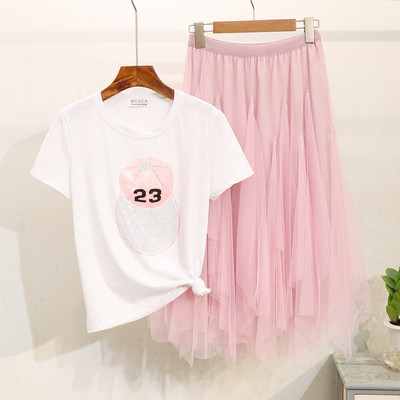 Modern női szoknya és póló szett