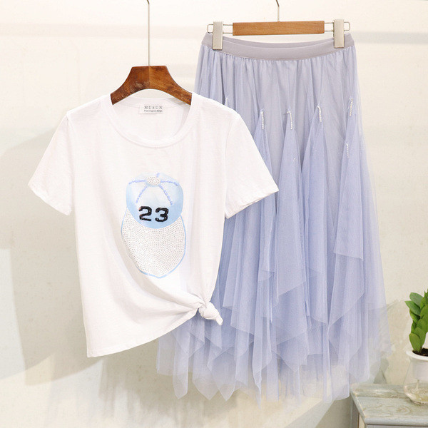 Modern női szoknya és póló szett