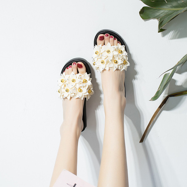 Papuci moderni de dama decorati cu perle si pietre in trei culori