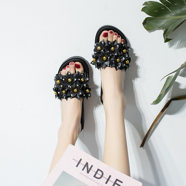 Papuci moderni de dama decorati cu perle si pietre in trei culori