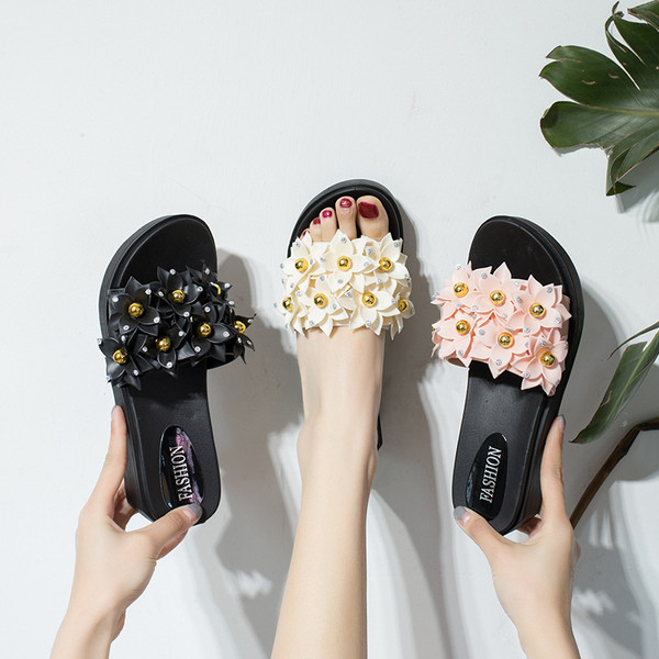 Papuci moderni de dama decorati cu perle si pietre in trei culori