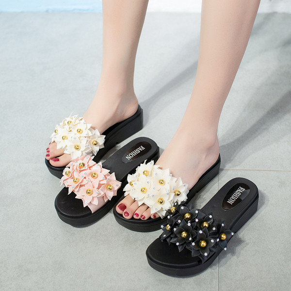 Papuci moderni de dama decorati cu perle si pietre in trei culori