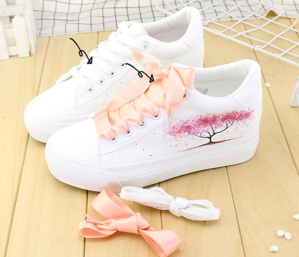 Stílusos női tornacipő rózsaszín rátéttel