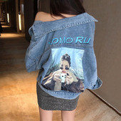 Modern női farmerdzseki hímzéssel és rátéttel