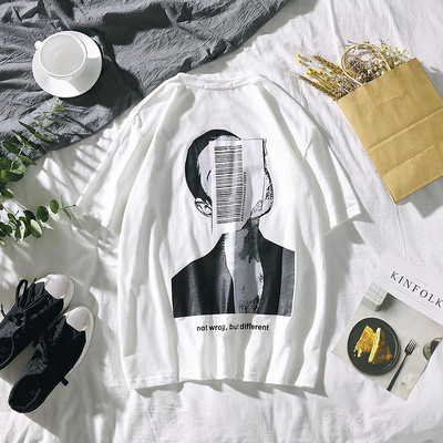 Modern férfi póló fehér és fekete színben, rátéttel