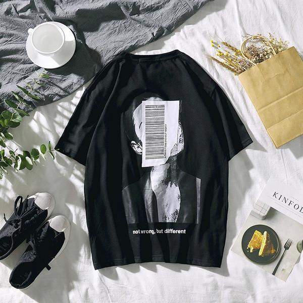 Modern férfi póló fehér és fekete színben, rátéttel