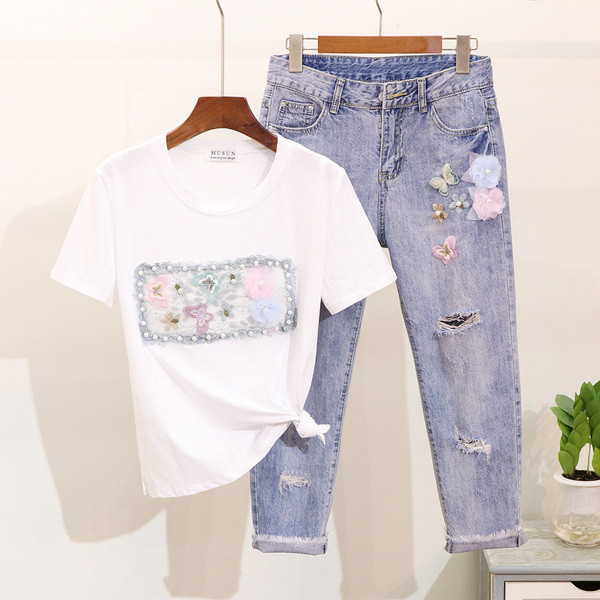 Μοντέρνο γυναικείο σετ  T-shirt και τζιν με τρισδιάστατο στοιχείο