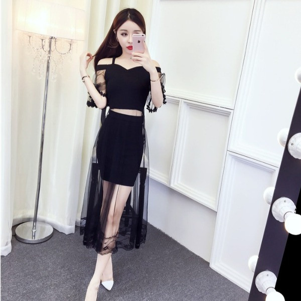 Set de dama modern de top si fusta cu tul si motive florale