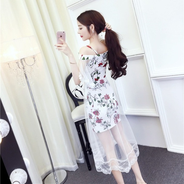 Set de dama modern de top si fusta cu tul si motive florale