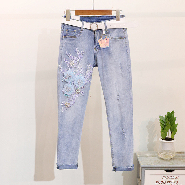 Γυναικείο σετ - μπλουζάκι και τζιν με κεντήματα και τρισδιάστατο στοιχείο