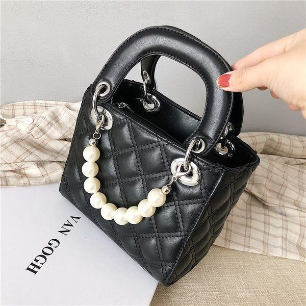 Geanta de dama eleganta decorata cu perle in trei culori