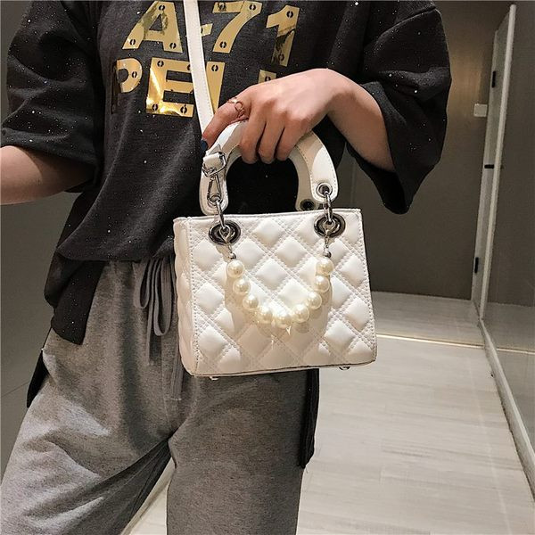 Geanta de dama eleganta decorata cu perle in trei culori