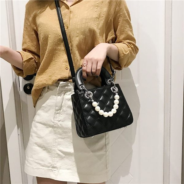 Geanta de dama eleganta decorata cu perle in trei culori