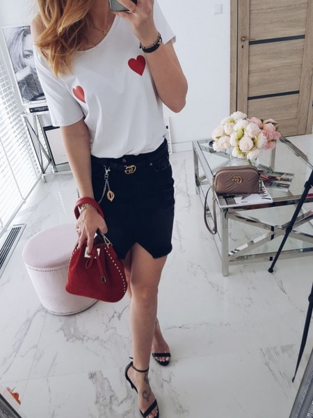 Alkalmi női póló, fehér és fekete rátéttel