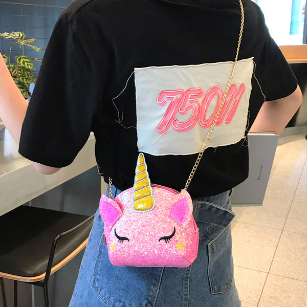 Modern, egyszarvú formájú női táska fényes elemekkel és 3D elemekkel öt színben