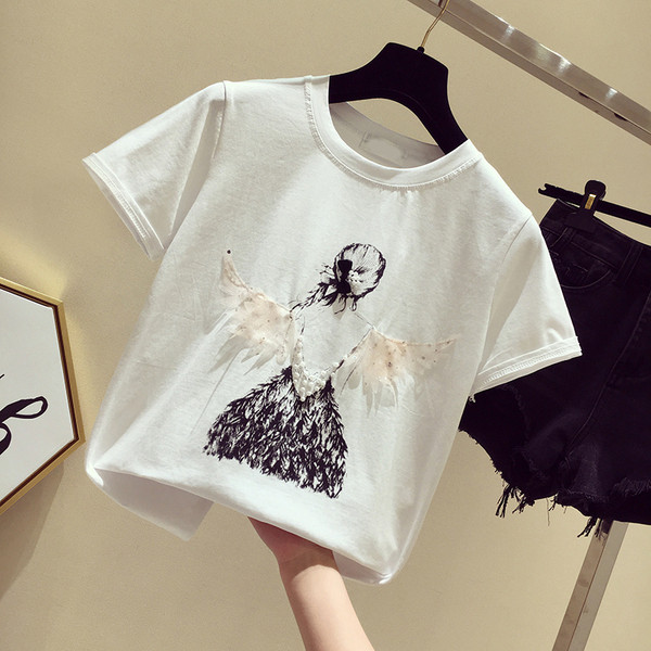 Μοντέρνα γυναικεία μπλούζα με τρισδιάστατο στοιχείο σε λευκό χρώμα