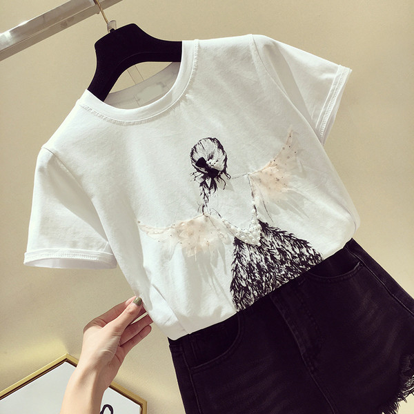 Μοντέρνα γυναικεία μπλούζα με τρισδιάστατο στοιχείο σε λευκό χρώμα