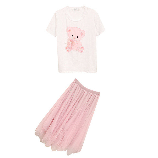 Μοντέρνο γυναικείο σύνολο φούστα και μπλούζα  με εφαρμογή