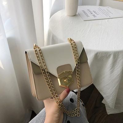 Μοντέρνα γυναικεία  τσάντα  σε τρία χρώματα από οικολογικό δέρμα με μεταλλική στερέωση και μεταλλική αλυσίδα