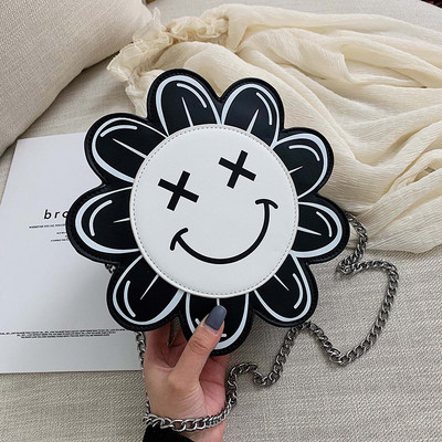 Modern női táska virág formájú két színben és fémlánccal