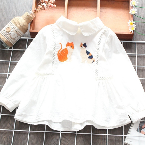 Gyermek ing lányoknak fehér színben, hímzéssel