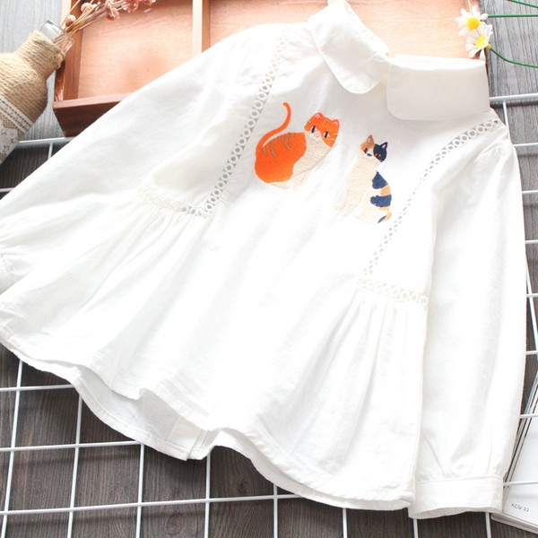 Gyermek ing lányoknak fehér színben, hímzéssel