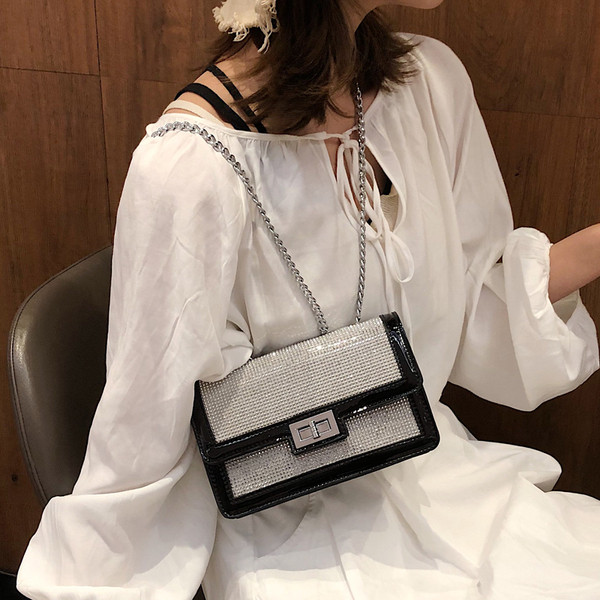 Öko bőrből készült modern női táska fényes elemekkel két színben