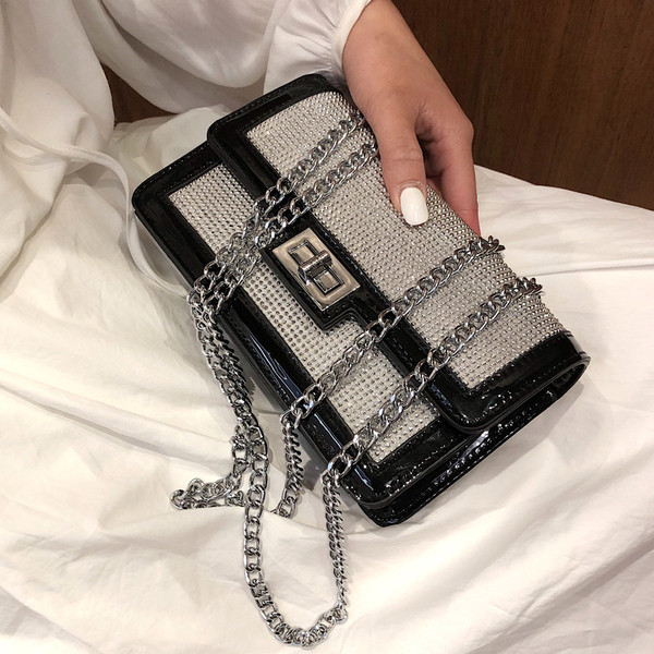 Öko bőrből készült modern női táska fényes elemekkel két színben