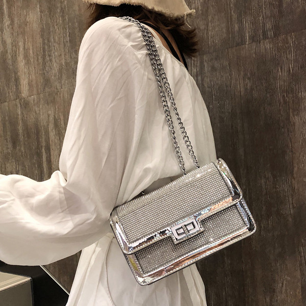 Öko bőrből készült modern női táska fényes elemekkel két színben