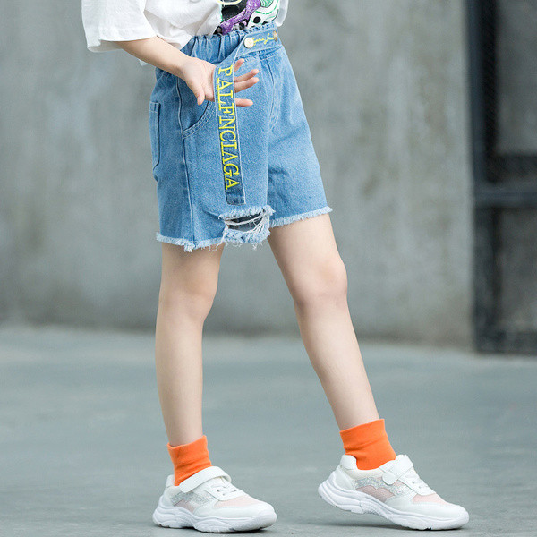 Aktuális gyerek rövidnadrág gombokkal - lányoknak