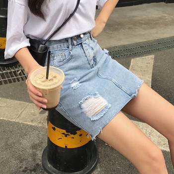 Aktuális női farmerszoknya magas derékkal, világos színben