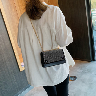 Modern női táska négy színben kövekkel és fémlánccal