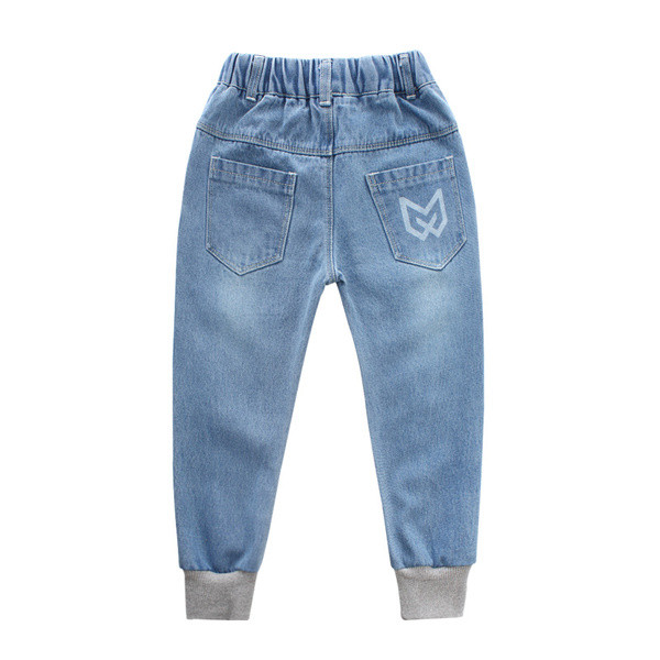 Μοντέρνα παιδικά τζιν για αγόρια με κορδόνια και τσέπες