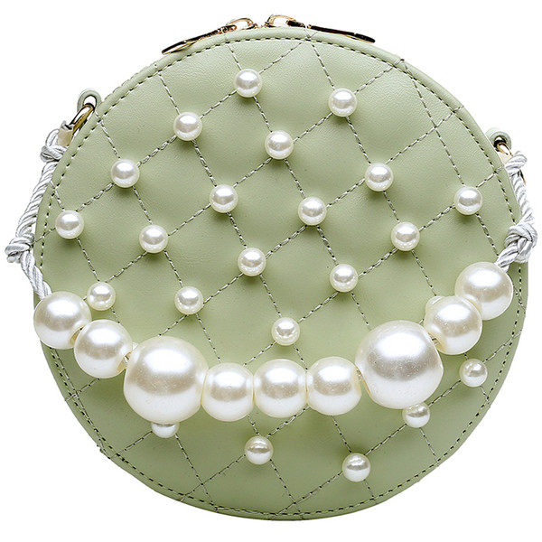 Stílusos női táska kerek formával öt színben, dekorgyöngyökkel és fémlánccal