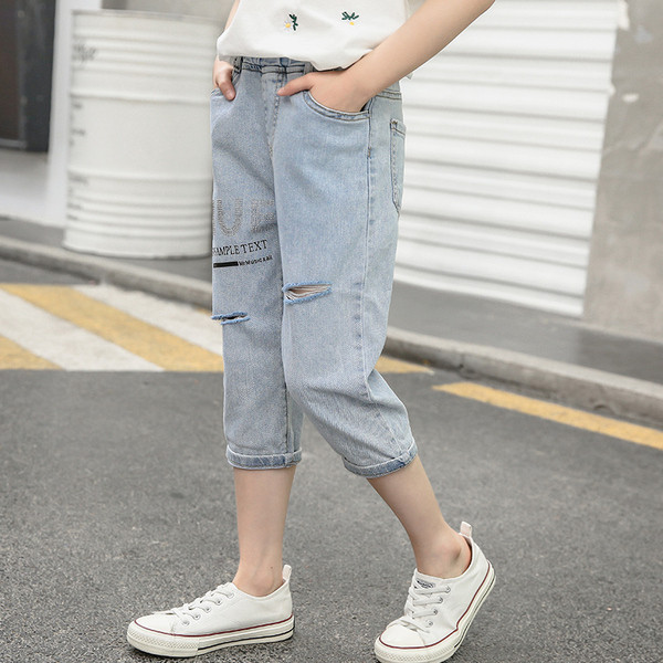 Modern gyerekfarmer szakadt motívumokkal - lányoknak