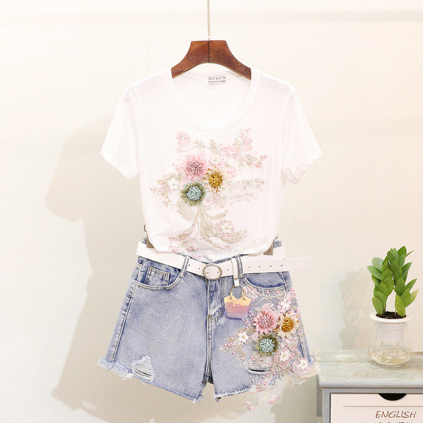 Modern női póló és rövid farmer szett 3D-s virágokkal