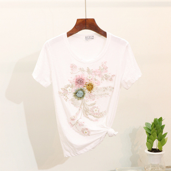 Modern női póló és rövid farmer szett 3D-s virágokkal