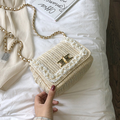 Modern női táska három színben díszgyöngyökkel és fémlánccal